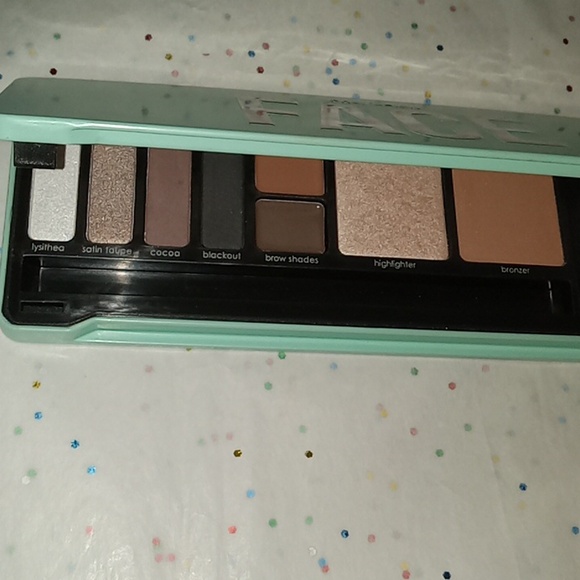 Profusion Face & Eye Palette - Picture 2 of 2
